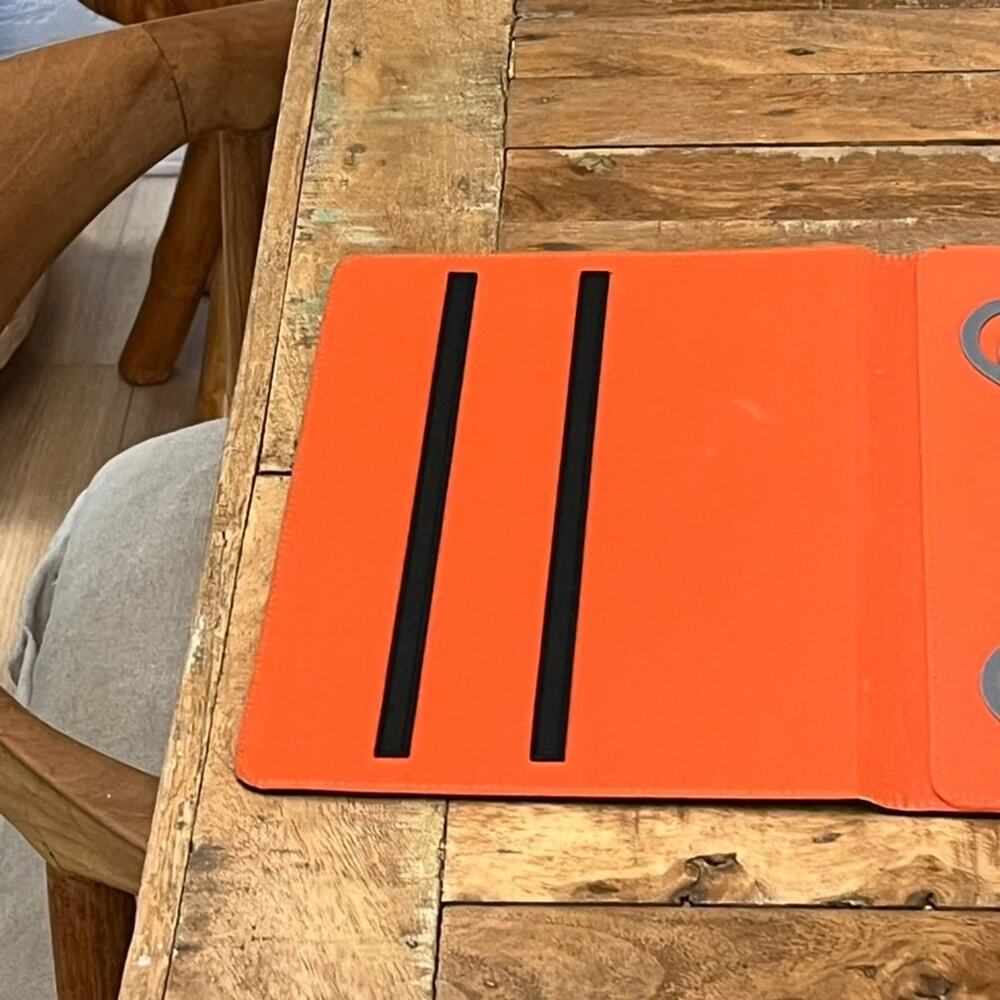 Moleskine Bicolor Universal Tablet Case Black/Orange - Picture 5 of 12